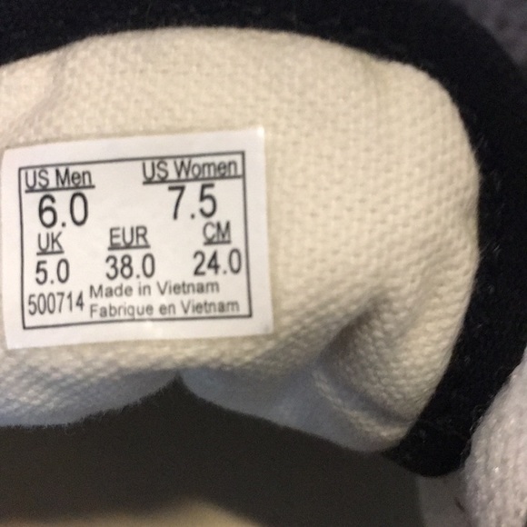 Vans - Picture 3 of 4